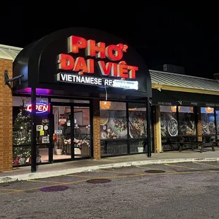 Pho Dai Viet storefront.