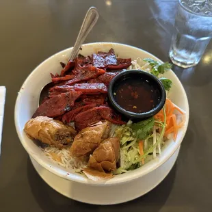 Bun with pork and spring rolls
