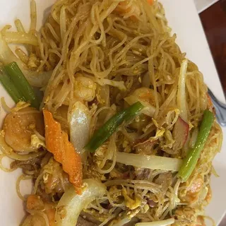 P4. Singapore Noodles