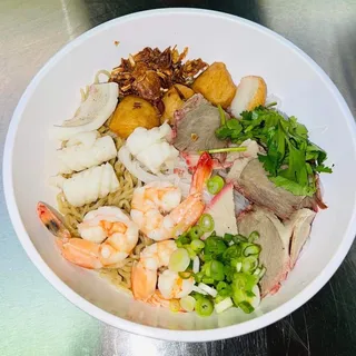 #58 Combination Rice and Egg Noodle w/ Shrimp, Calamari, Fish Ball, BBQ Pork