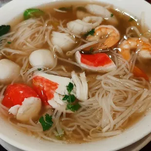 B10. Seafood Pho Soup (Large)