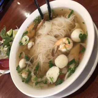 E5. Seafood Rice Noodle Soup