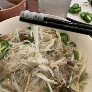 B16. Brisket, Flank, Tendon, Tripe and Fatty Flank Pho Soup (Combo 2b)