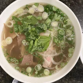 P21. Steak, Brisket Noodle Soup/Pho Tai Chin