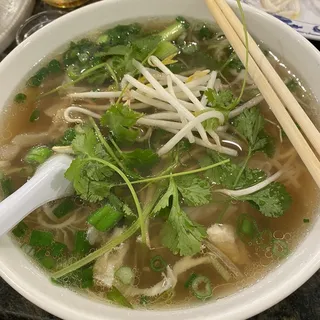 P24. Steak, Tendon, Tripe Noodle Soup/Pho Tai, Gan, Sach