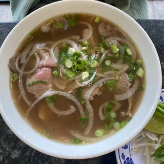 P27. Brisket, Meatball Noodle Soup/Pho Chin Bo Vien