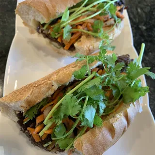 BM113. Grilled Beef Sandwich/Banh Mi Bo Nuong