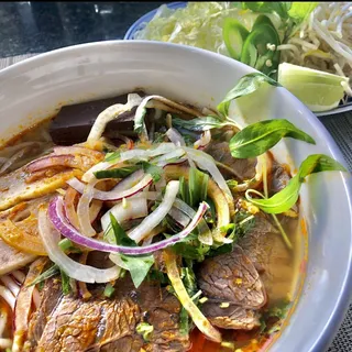 S35. Spicy Beef Noodle Soup/Bun Bo Hue