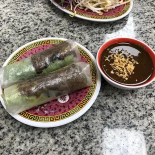 Grilled beef spring roll (half order)