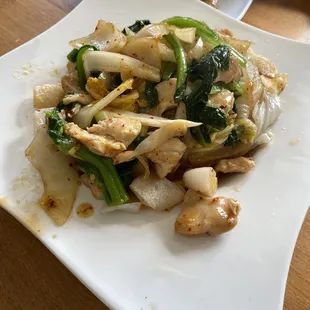 Flat rice noodles with chicken $15.95