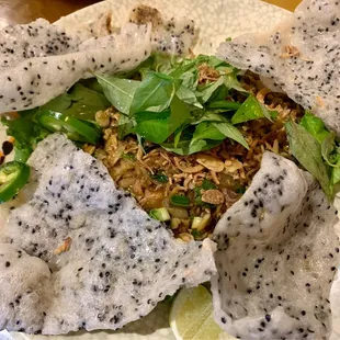 Hen Xuc Banh Da ~ Baby Clams and Pork sautéed with special spices and herbs