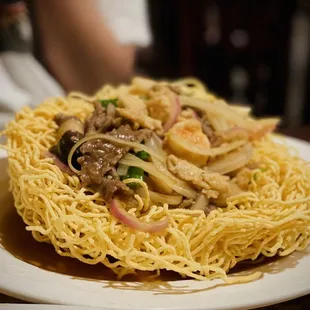 Fried noodle with stirred fried meat and veggies