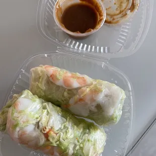 shrimp and lettuce rolls with dipping sauce