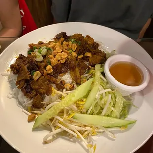 Vermicelli noodles with grilled pork