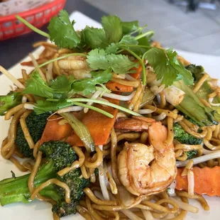 Shrimp chowmein