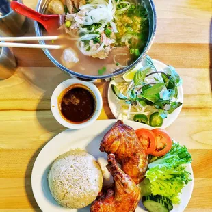 PHO COMBINATION &amp; CHICKEN w RICE