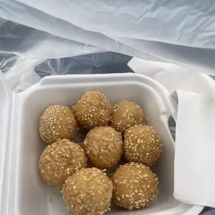 Banh cảm- sweet- wished it had more fillings inside