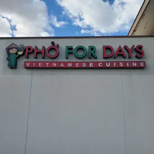 a sign for a vietnamese restaurant