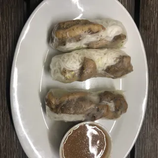 Grilled chicken spring rolls