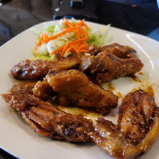 Camelized chicken wings