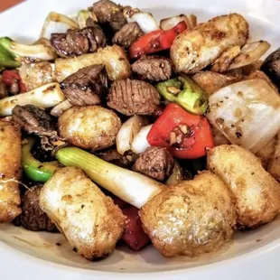 Shaken Beef (filet mignon) with Crispy Rice Cakes (Banh Cuon Bo Luc Lac)