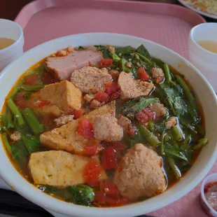 Bun canh rau muon