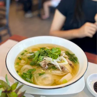 Phở Gà Đùi (Noodle Soup w/ Chicken Thighs)