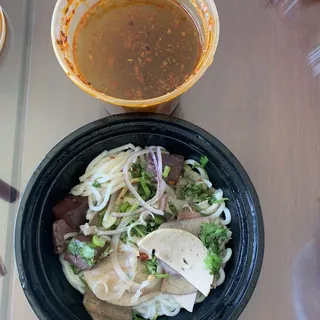19.Hue Spicy Beef noodle soup bun bo hue