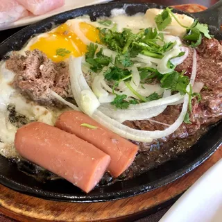 Vietnamese Style Beef Steak with Bread