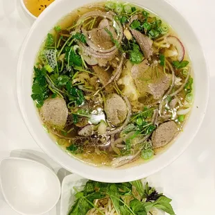P1. Combination - Pho Dac Biet ( Tender loin, flank, brisket, tendon, tripe &amp; meatball)