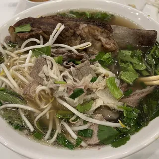 P5. Big Bone Rib Noodle Soup (Ph Xng B) (X-Large)