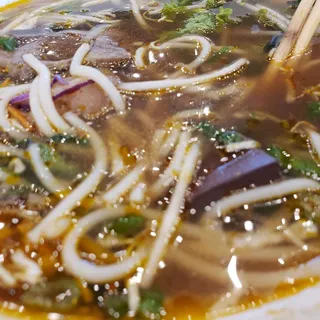 S3. Spicy Beef Noodle Soup (Bn B Hu)