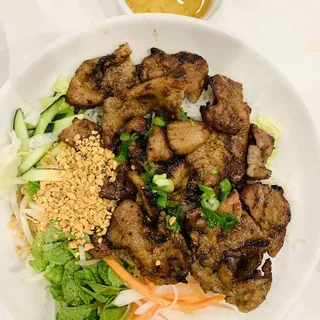S5. Charbroiled Pork or Chicken (Bn Tht Nng or G nng)