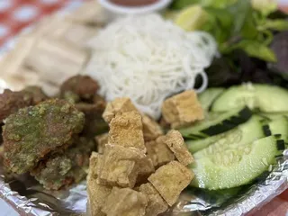 Hu Tieu Mi La Cay Cho Lon