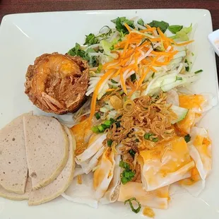 Banh cuon dac biet (special steamed rolls)