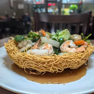 E4 crispy egg noodle w/seafood $17.50