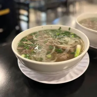 Pho Tái bò viên (Small rare steak &amp; meatball)