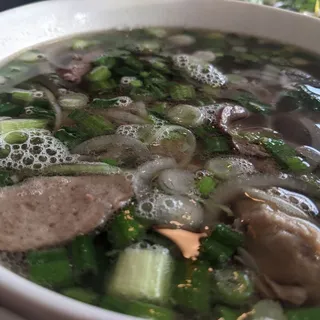 2. Pho Tai Nam Gau Gan Bo Vien