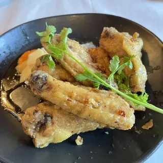 A3. Garlic & Fish Sauce Chicken Wings (Canh Ga Chien Nuoc Mam)