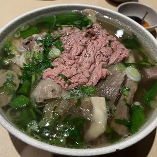 P1. Combination Beef Pho (Pho Bo DB)