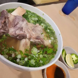 P7. 1lb Short Rib Pho (Phở Sườn Bò)