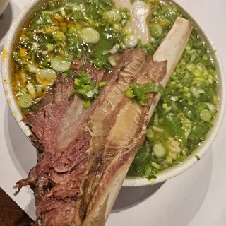 S9. Spicy Hue Noodle with 1lb Short Rib