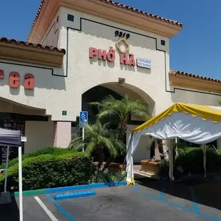 the front entrance of a restaurant