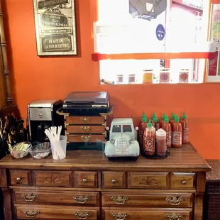 Condiments Station