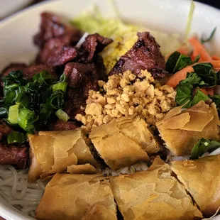 Vermicelli with pork and spring rolls