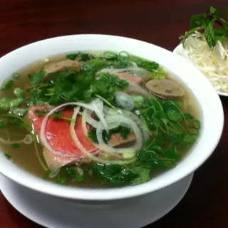 #32 Rare Beef & Beef Meatball with Rice Noodle Soup