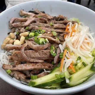 #52 Grilled Pork & Vegetable on Thin Vermicelli