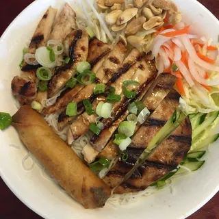 #59 Grilled Chicken, Egg Roll & Vegetable on Thin Vermicelli