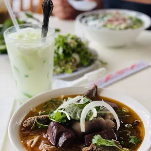 Bun Bo Hue &amp; Che Thai ~