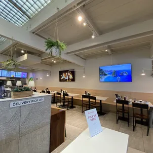 sushi and sashimi, interior